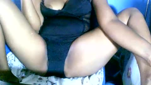 MaelahLove online show from 5, 3, 2025