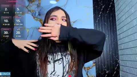 Snapshot of maevekuro chatting on 5, 2, 2026 maevekuro online show from 5, 2, 2026