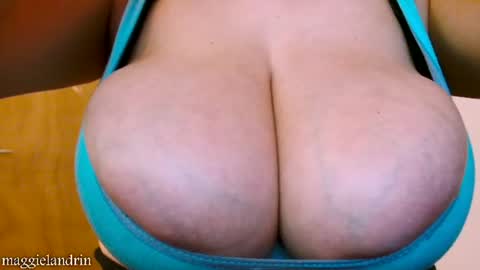 Snapshot of maggielandrin chatting on 25, 6, 2026 Maggie online show from 25, 6, 2026