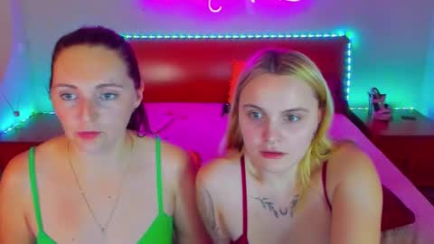 Snapshot of magiceyess chatting on 13, 12, 2024 Lili and Bella online show from 13, 12, 2024