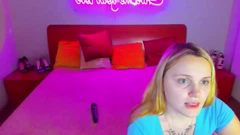 Snapshot of magiceyess chatting on 22, 1, 2025 Lili and Bella online show from 22, 1, 2025