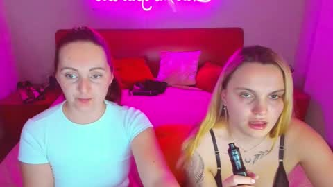 Snapshot of magiceyess chatting on 27, 2, 2025 Lili and Bella online show from 27, 2, 2025