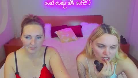 Lili and Bella online show from 19, 12, 2025