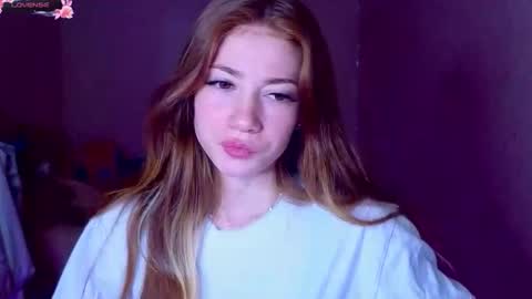 Snapshot of magicladyy chatting on 4, 11, 2025 Angel online show from 4, 11, 2025