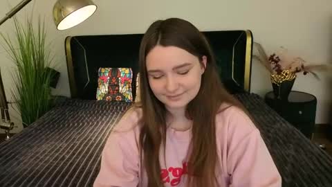 Snapshot of magicpeachhs chatting on 4, 5, 2026 Emily online show from 4, 5, 2026