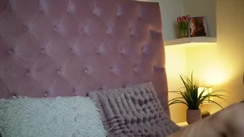  Maia  online show from 12, 11, 2025