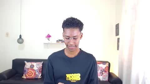 Snapshot of maiki18 chatting on 1, 2, 2025 I am Maik online show from 1, 2, 2025