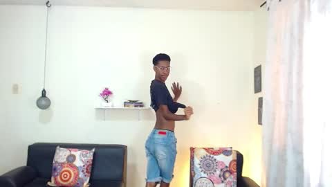 Snapshot of maiki18 chatting on 5, 2, 2025 I am Maik online show from 5, 2, 2025