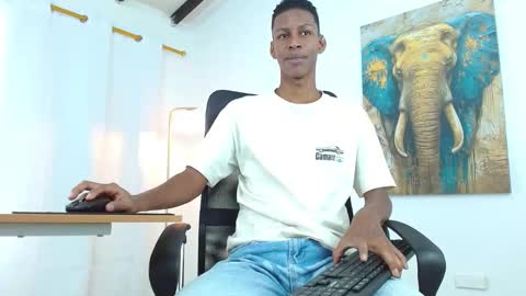 Snapshot of maiki18 chatting on 15, 9, 2025 I am Maik online show from 15, 9, 2025