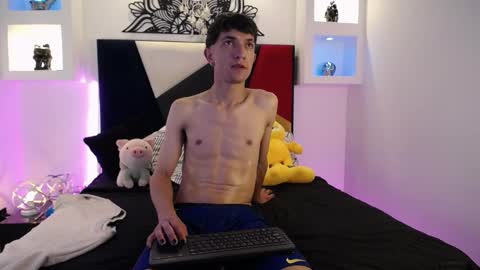 Snapshot of maiky_cooper chatting on 1, 3, 2025 Maiky Cooper online show from 1, 3, 2025