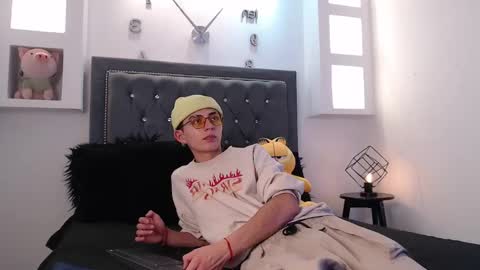 Snapshot of maiky_cooper chatting on 5, 3, 2025 Maiky Cooper online show from 5, 3, 2025
