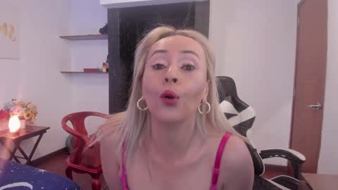 Carolina Barrantes Munera online show from 22, 1, 2025