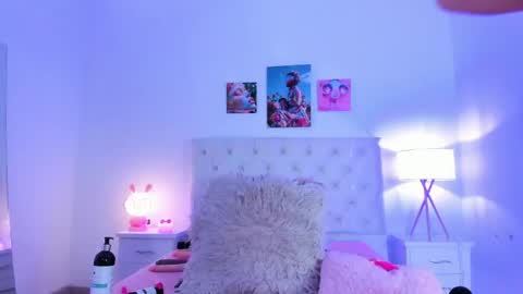 Snapshot of maithe_022 chatting on 19, 5, 2026 mai online show from 19, 5, 2026