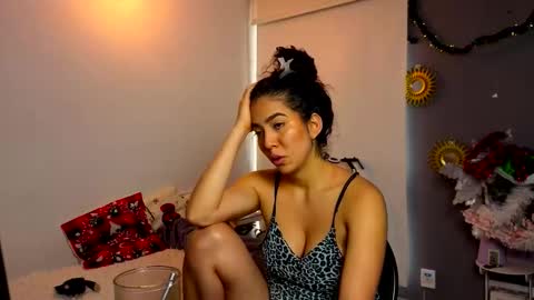 Snapshot of maithe_perroni chatting on 14, 12, 2025 Lauu online show from 14, 12, 2025