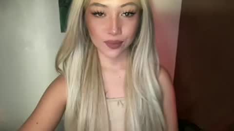 Snapshot of makemesquirt_xxx chatting on 1, 6, 2026 KEANA online show from 1, 6, 2026