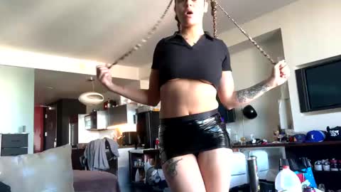 Snapshot of makeouthilldani chatting on 17, 1, 2025 hokulani online show from 17, 1, 2025