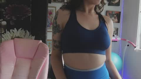 Snapshot of makiyahbelle2 chatting on 10, 4, 2026 MakiyahBelle online show from 10, 4, 2026