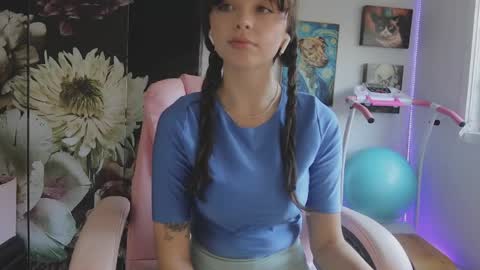 Snapshot of makiyahbelle2 chatting on 15, 4, 2026 MakiyahBelle online show from 15, 4, 2026