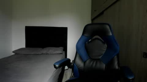 Snapshot of male_pussy chatting on 17, 4, 2026 ADAM online show from 17, 4, 2026