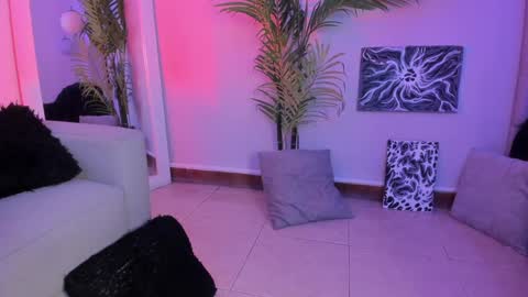 Manu Velez  online show from 6, 12, 2024