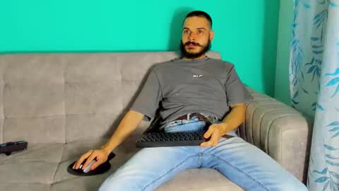 Snapshot of manuel_colt chatting on 18, 10, 2025 manuel_colt online show from 18, 10, 2025