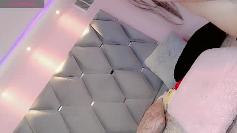 Manuela Kingsley online show from 2, 1, 2025