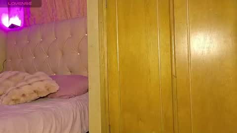 Snapshot of manumeow_ chatting on 25, 6, 2026 Manu online show from 25, 6, 2026