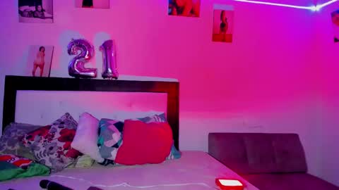 maralinette22 online show from 15, 1, 2025