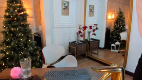 Mara Torres online show from 12, 12, 2024