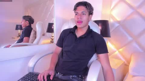 Snapshot of marco_deluxe chatting on 22, 5, 2026 marco_deluxe online show from 22, 5, 2026