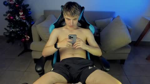 Snapshot of marcussmit chatting on 20, 12, 2024 Marcus online show from 20, 12, 2024