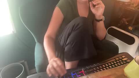 Elle online show from 23, 10, 2025