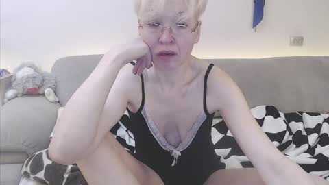 Snapshot of maria_lisica chatting on 24, 4, 2026 Mari online show from 24, 4, 2026