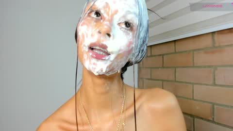 S O F I A  model independent online show from 22, 12, 2024