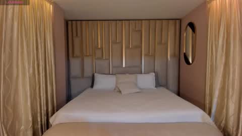 MARIA HERRERA  online show from 17, 12, 2025