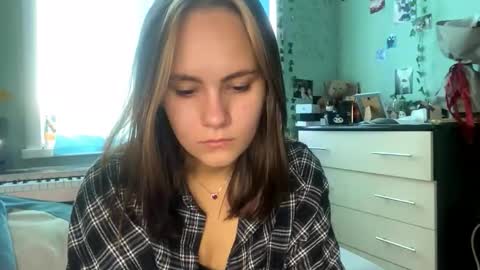 Snapshot of mariamcleverley chatting on 24, 9, 2025 Mia online show from 24, 9, 2025