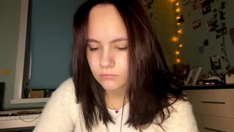Snapshot of mariamcleverley chatting on 8, 10, 2025 Mia online show from 8, 10, 2025