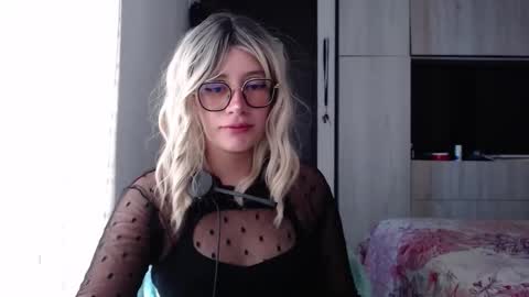 Snapshot of mariana124_ chatting on 24, 9, 2025 Mariana online show from 24, 9, 2025