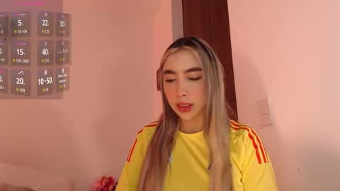Snapshot of mariana_es chatting on 5, 10, 2025 Mariana online show from 5, 10, 2025