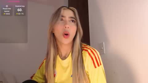Snapshot of mariana_es chatting on 11, 10, 2025 Mariana online show from 11, 10, 2025