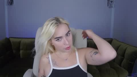 Snapshot of mariellavv chatting on 22, 9, 2025 Mariella online show from 22, 9, 2025