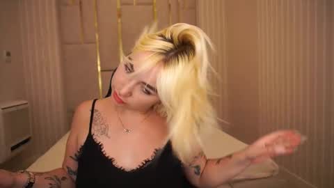 Snapshot of mariellavv chatting on 24, 9, 2025 Mariella online show from 24, 9, 2025
