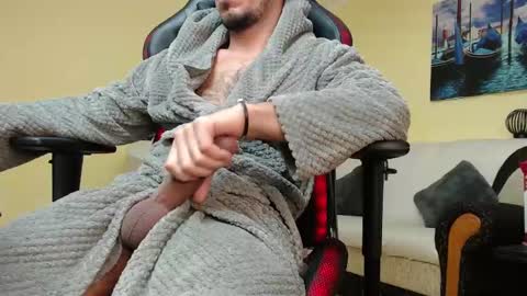 Snapshot of marioslim chatting on 27, 12, 2024 marioslim online show from 27, 12, 2024