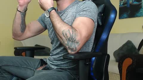 Snapshot of marioslim chatting on 2, 1, 2025 marioslim online show from 2, 1, 2025