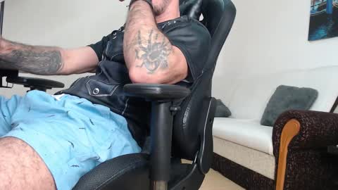 Snapshot of marioslim chatting on 8, 10, 2025 marioslim online show from 8, 10, 2025