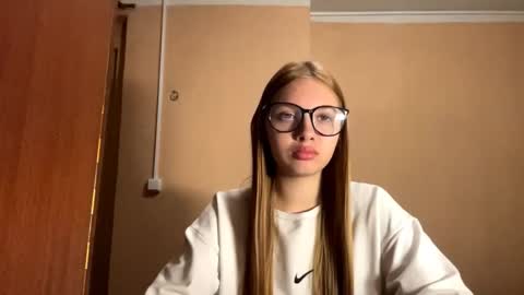 Snapshot of mariselamallicoat chatting on 29, 10, 2025 Liza online show from 29, 10, 2025