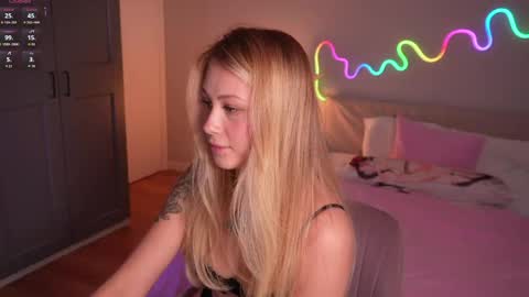 Snapshot of marisii chatting on 15, 4, 2026 Mary online show from 15, 4, 2026