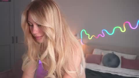 Snapshot of marisii chatting on 26, 4, 2026 Mary online show from 26, 4, 2026