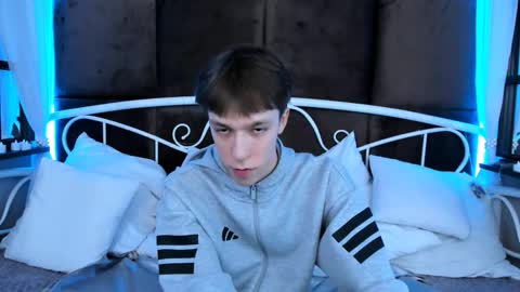 Mark online show from 1, 12, 2025