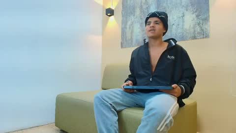 Mark online show from 9, 6, 2026